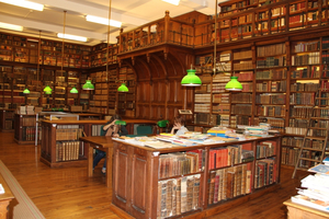Salle de recherche de la bibliothèque
